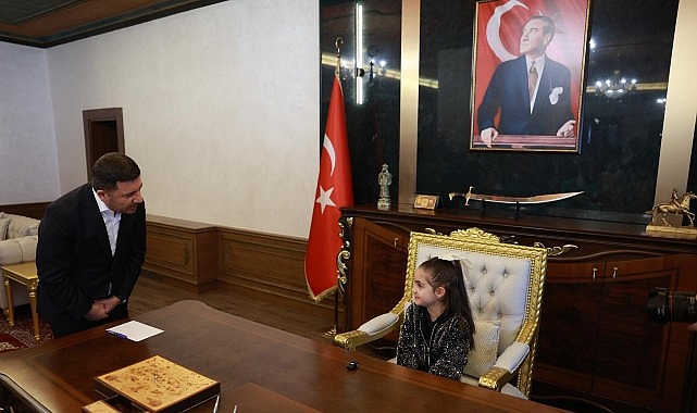 Başkan Rasim Arı, 23 Nisan’da Koltuğu Çocuklara Devretti