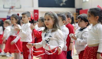 Bayraklı’da 23 Nisan Programları Çocukların Yoğun Katılımıyla Devam Ediyor
