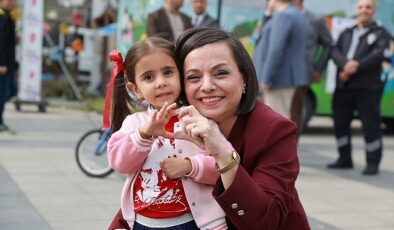 Karabağlar ’da Çocuklar Bayramlarını Doyasıya Yaşadı